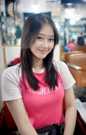  Tại Beauty Salon Bin Nguyễn, bạn hoàn toàn yên tâm về sự an toàn và hiệu quả của các dịch vụ và sản phẩm mà Beauty Salon Bin Nguyễn cung cấp, để bạn thỏa sức thay đổi phong cách và tỏa sáng với mái tóc đẹp.