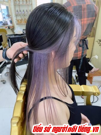 Đội ngũ tại Hair Salon Tuấn Chu giúp bạn khám phá và thể hiện phong cách cá nhân qua mái tóc. Cho dù bạn muốn mái tóc lịch lãm hay cá tính, Hair Salon Tuấn Chu sẽ tạo ra kiểu tóc hoàn hảo cho bạn. 
