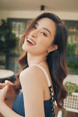 Cô đã có mặt trong danh sách "30 Under 30" của tạp chí Forbes Việt Nam năm 2016, vinh danh những nhân vật trẻ tuổi có đóng góp tích cực cho xã hội.