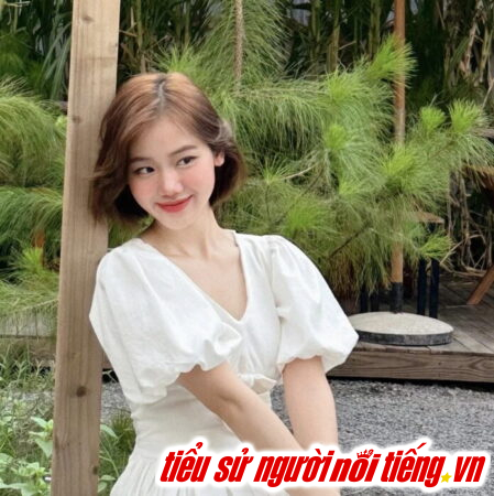 Cô nàng vlogger tài năng Hà Trang luôn có những video đầy tính sáng tạo, tươi mới và đầy cảm hứng.