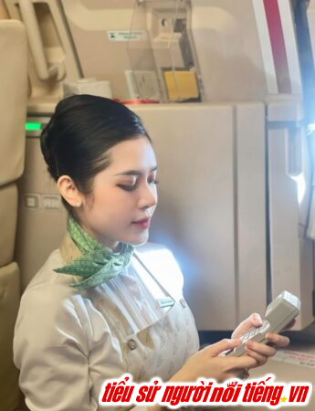 Phan Quế Chi là một biểu tượng mới của ngành hàng không, với sự nổi tiếng trên mạng xã hội và tình yêu công việc của mình.