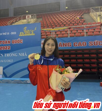 Với vẻ mặt thanh thoát và nụ cười tươi tắn, Kiều Trinh thực sự là gương mặt rạng ngời của bóng chuyền nữ Việt Nam.