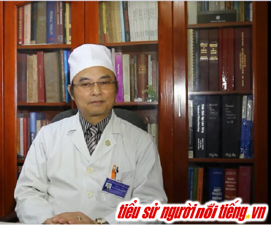 Giáo sư Nguyễn Văn Chương là một nhà nghiên cứu hàng đầu về Thần kinh trong lĩnh vực y học tại Việt Nam.