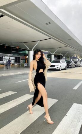 Hot Girl Thanh Tuyền luôn tự tin khoe vóc dáng thon gọn và đường cong quyến rũ.