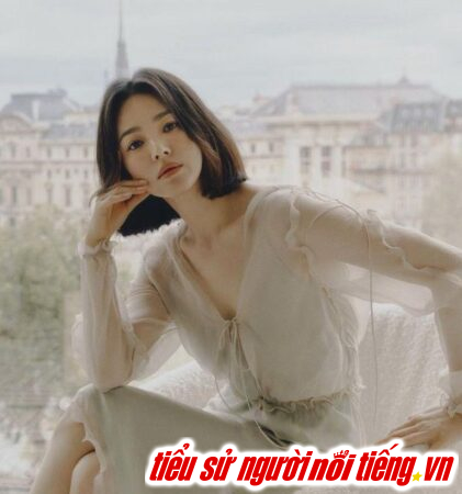 Hiện tại và tương lai: Song Hye Kyo được biết đến là một người rất kín đáo và ít xuất hiện trên các phương tiện truyền thông