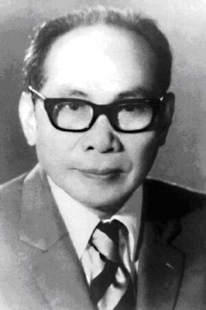 Võ Chí Công là người đầu tiên ký kết Hiệp định Paris năm 1973, chấm dứt cuộc chiến tranh Việt Nam. Ông cũng là người đầu tiên đề xuất chính sách "Đổi mới" trong lĩnh vực kinh tế
