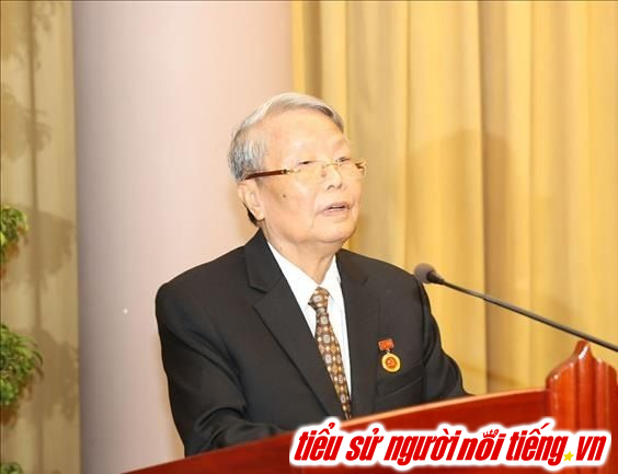 Trong quá trình hoạt động chính trị, ông Trần Đức Lương đã giữ nhiều chức vụ quan trọng như Bí thư Tỉnh ủy Thừa Thiên Huế, Ủy viên Bộ Chính trị, Chủ tịch Quốc hội Việt Nam, và là một trong những người đóng góp quan trọng cho việc tái thiết kinh tế Việt Nam sau chiến tranh