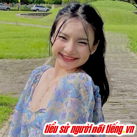 She is famous for her impressive lip-sync videos on her TikTok account called Tricia Evasco