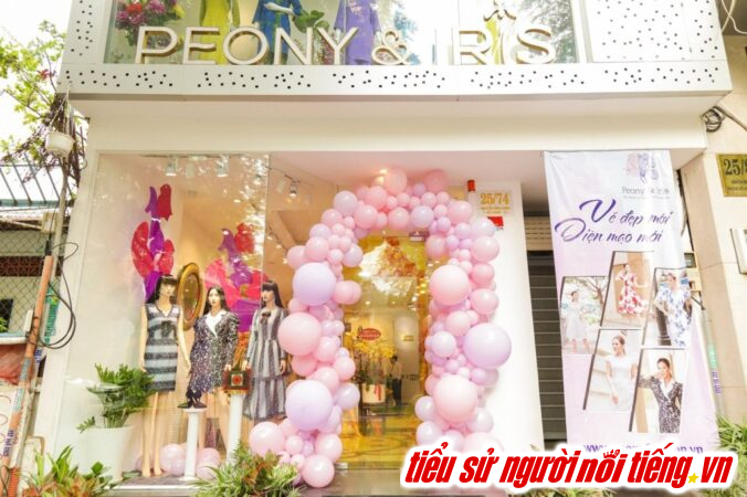 Peony&Iris Boutique là thương hiệu thời trang áo dài nổi tiếng, nơi sự kết hợp tinh tế giữa trẻ trung và sang trọng tạo nên những sản phẩm đẳng cấp.