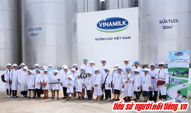 Với hơn 45 năm phát triển không ngừng, Vinamilk đã trở thành lựa chọn hàng đầu của người tiêu dùng khi nói đến sản phẩm sữa và thực phẩm từ sữa, thể hiện cam kết về chất lượng và dinh dưỡng.