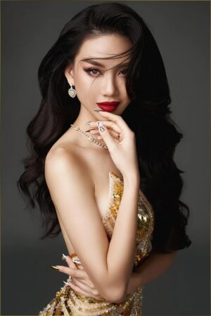 Cô ấy đã đăng quang danh hiệu Hoa hậu Hoàn vũ Việt Nam năm 2023