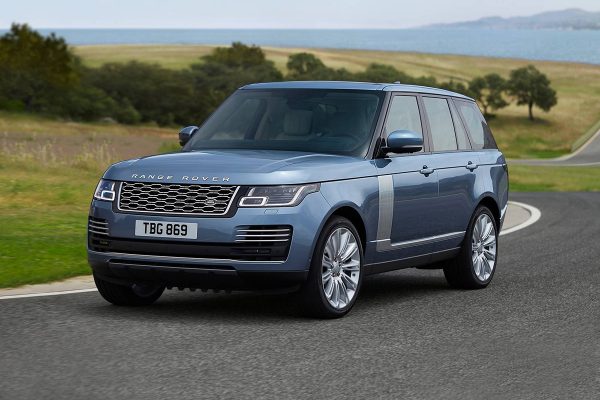 Với thiết kế đặc trưng và khả năng vượt trội, Land Rover cho phép khách hàng khám phá mọi chặng đường với đẳng cấp và phong cách không thể tìm thấy ở bất kỳ nơi nào khác.