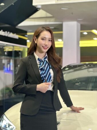 Vẻ đẹp tinh tế và sự dịu dàng của Lê Trương Tú Phụng thường gây ấn tượng sâu sắc trong lòng người đối diện.
