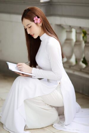 Nhan sắc ngời ngời và sự tự tin làm cho Lê Trương Tú Phụng trở thành biểu tượng vượt thời gian.