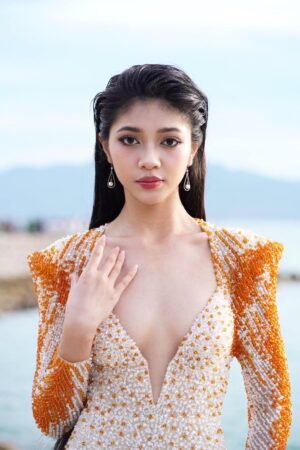 Đường nét khuôn mặt hoàn hảo và quyến rũ của cô nàng Huỳnh Minh Kiên.