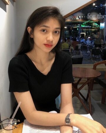 Nhan sắc tinh khôi, ngọt ngào khiến trái tim người ta tan chảy.