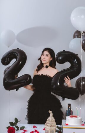 Ngoài sân đấu, hình ảnh Kiều Trinh với những trạng thái thư giãn, vui vẻ khiến cô trở thành người bạn thân thiện mà ai cũng muốn gặp gỡ.