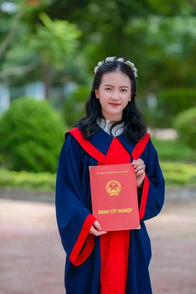 Tinh thần cầu tiến: Bích Ngân luôn cố gắng học hỏi, tìm tòi kiến thức mới và cải thiện bản thân để đạt được thành công trong học tập.