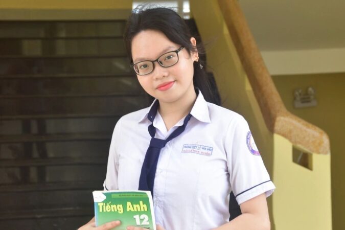 Trần Lê Ngọc Huyền, nữ sinh đạt danh hiệu thủ khoa tốt nghiệp THPT năm 2023 tại tỉnh Bạc Liêu.