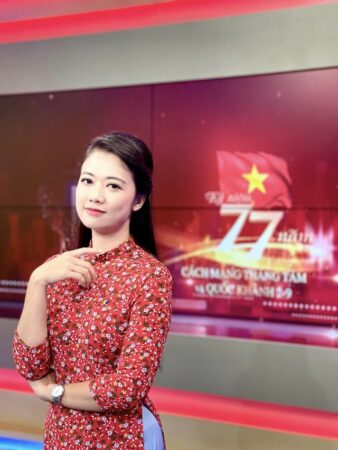 Thanh Huyền có vẻ đẹp rất hiện đại và cuốn hút, khiến cô trở thành tâm điểm của sự chú ý.