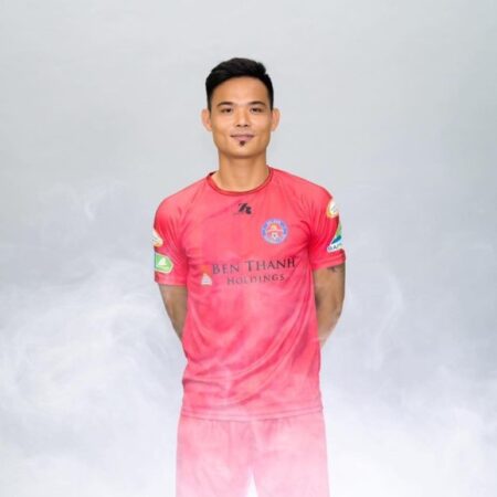 Hậu vệ Kỷ Tỵ, Ngô Anh Vũ, có chiều cao 1m82, đã từng khoác áo của câu lạc bộ Sài Gòn FC trước khi gia nhập Bình Thuận.