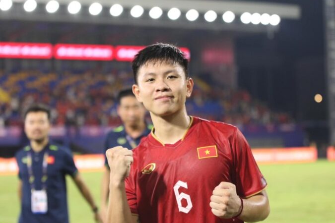 Với tài năng vượt trội và nhiệt huyết đam mê, Vũ Tiến Long hiện đang tỏa sáng như một dấu sao sáng rọi trong tương lai của bóng đá Việt Nam.