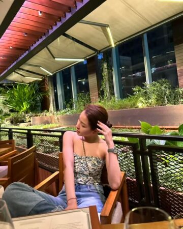 Vóc dáng thể thao và săn chắc của Trâm Anh là kết quả của sự kiên nhẫn và đam mê trong việc tập luyện.