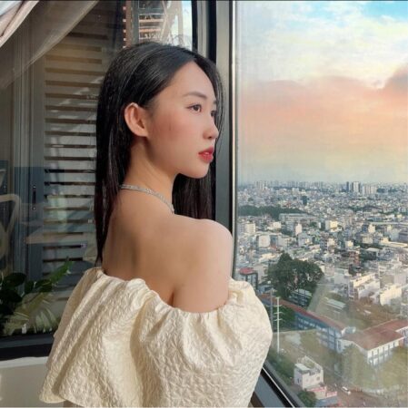 Phạm Nhung, được biết đến với biệt danh Chubby, là một streamer xuất sắc và triển vọng trong cộng đồng game thủ trẻ Việt Nam.