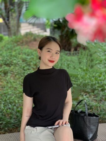 Trịnh Thị Trúc Linh, sinh năm 2002 tại Thanh Hóa, là một TikToker nổi tiếng với kênh TikTok thu hút hơn 10.5 nghìn người theo dõi.