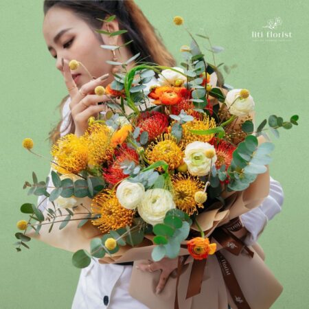 Từ những bó hoa cổ điển đến những thiết kế hiện đại và độc đáo, Liti Florist đều mang đến sự hài lòng và ấn tượng cho khách hàng với đội ngũ nhân viên tận tâm và chuyên nghiệp.