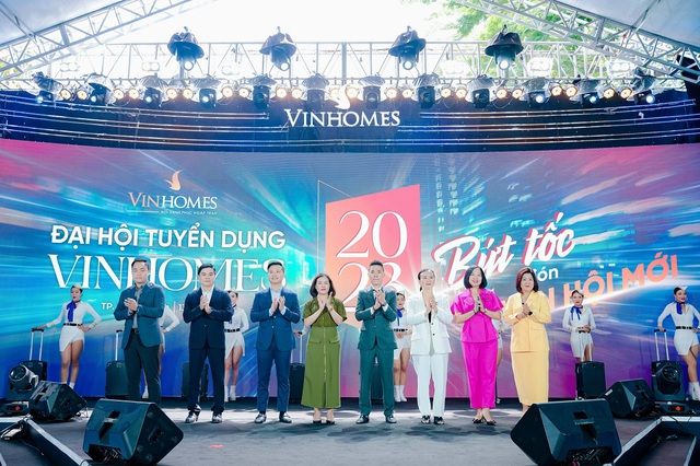 Vinhomes không chỉ là một thương hiệu bất động sản, mà còn là biểu tượng của sự phát triển đẳng cấp và uy tín trong lĩnh vực này. Với dấu ấn mạnh mẽ trên khắp quốc gia, Vinhomes đang xác lập tầm cao mới cho thị trường bất động sản.