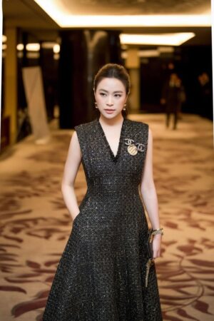 Hoàng Thùy Linh là một nữ nghệ sĩ đa tài của Việt Nam, bao gồm diễn viên, MC, người mẫu và ca sĩ