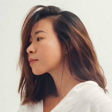 Stylist Hensi Lê, tên thật là Lê Ngọc Huyền, là một gương mặt xuất sắc không thể không nhắc đến trong làng thời trang Việt Nam.
